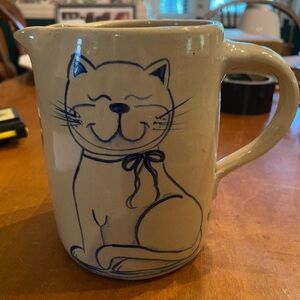 Marshall Pottery Cat Pitcher 6” x 4”
In great condition!